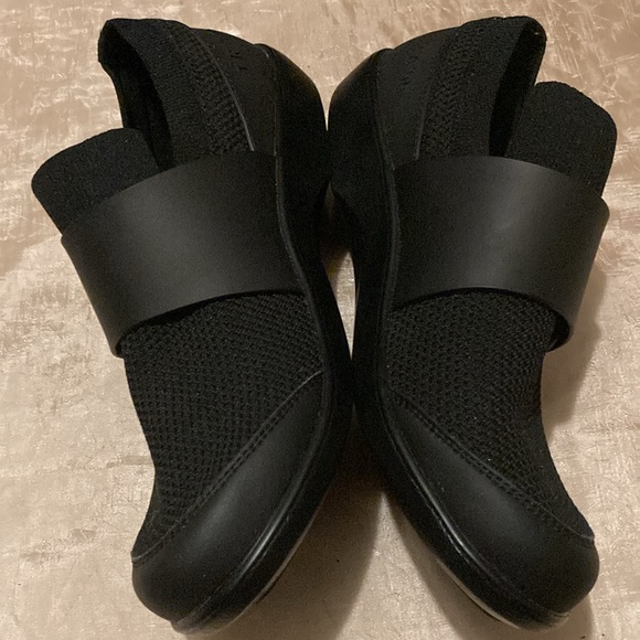 Alegria Traq Qwick Blackout Slip On Walking Shoes - Picture 3 of 7